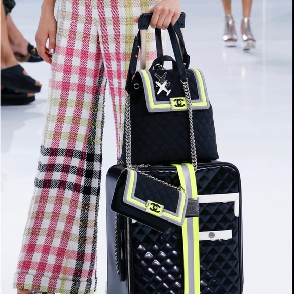 Ltd Edt Chanel Boy Fluo Zip Wallet - SS16 collection - Picture 12 of 12